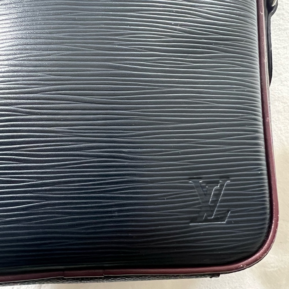 Louis Vuitton Danube PM Slim Bag - Picture 9 of 12
